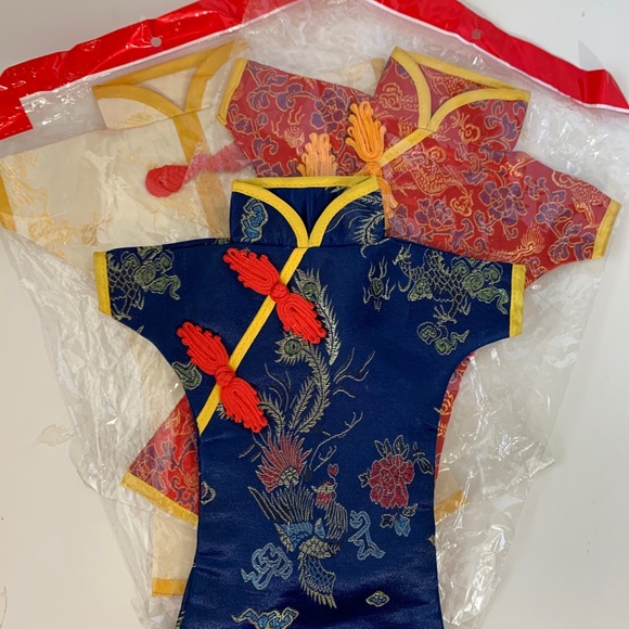 Asian Colorful Dress Bottle Cover - Picture 4 of 4